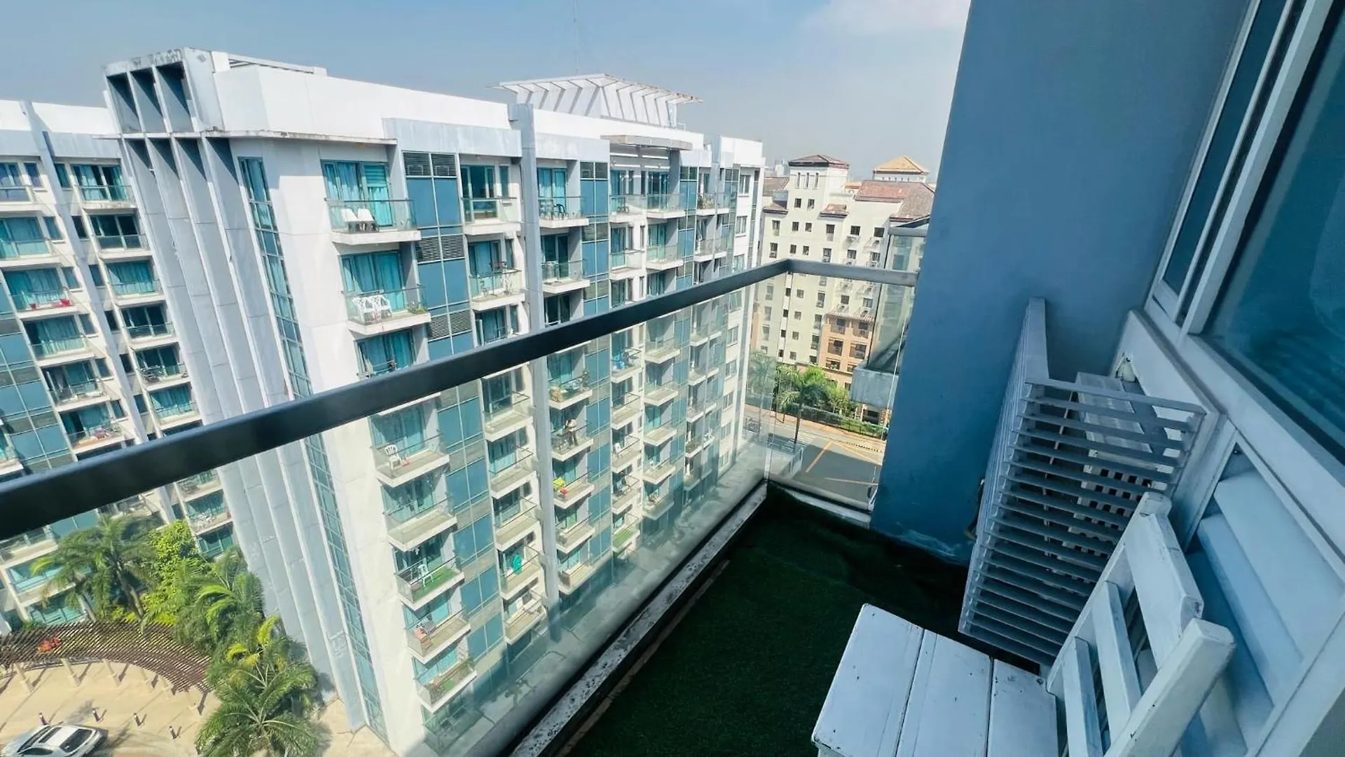 One Palm Tree Villas Condominium - Studio 10Th-A Fl With Balcony - Across Terminal 3 Airport Manila
