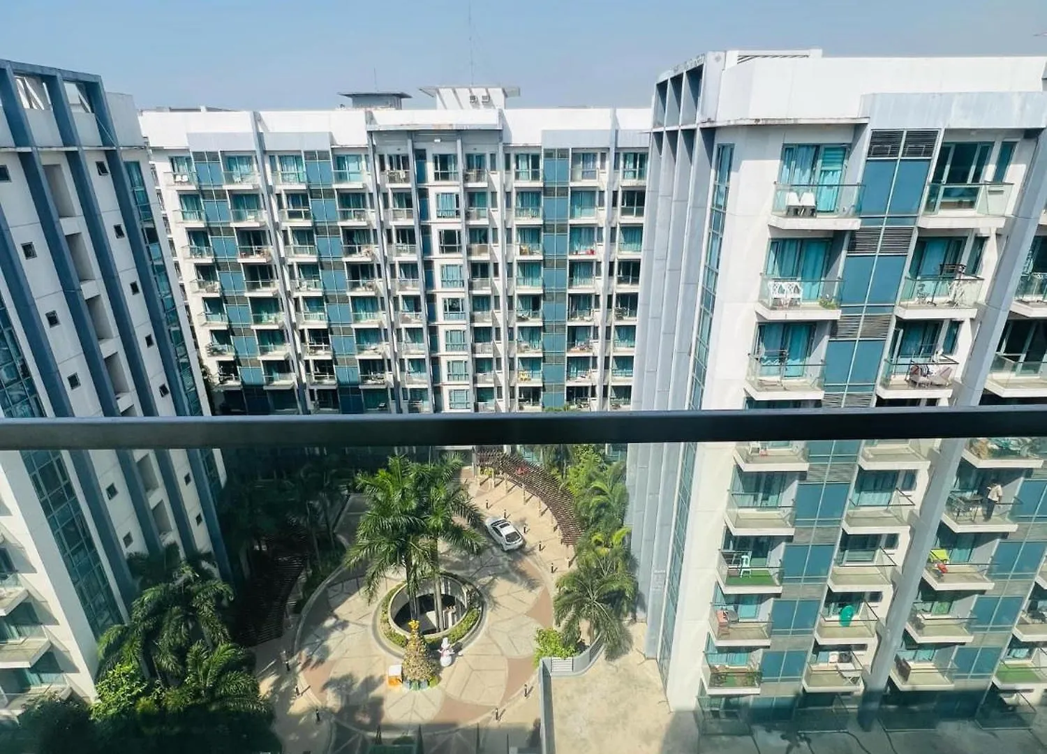 One Palm Tree Villas Condominium - Studio 10Th-A Fl With Balcony - Across Terminal 3 Airport Manila Apartment