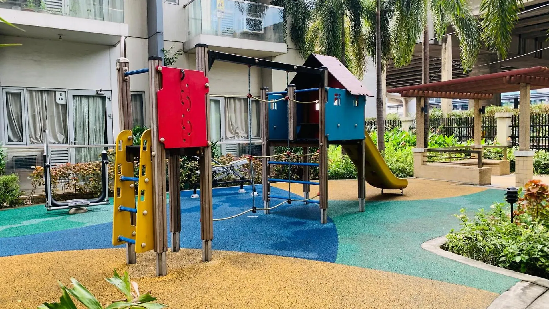 Apartment One Palm Tree Villas Condominium - Studio 10Th-A Fl With Balcony - Across Terminal 3 Airport Manila