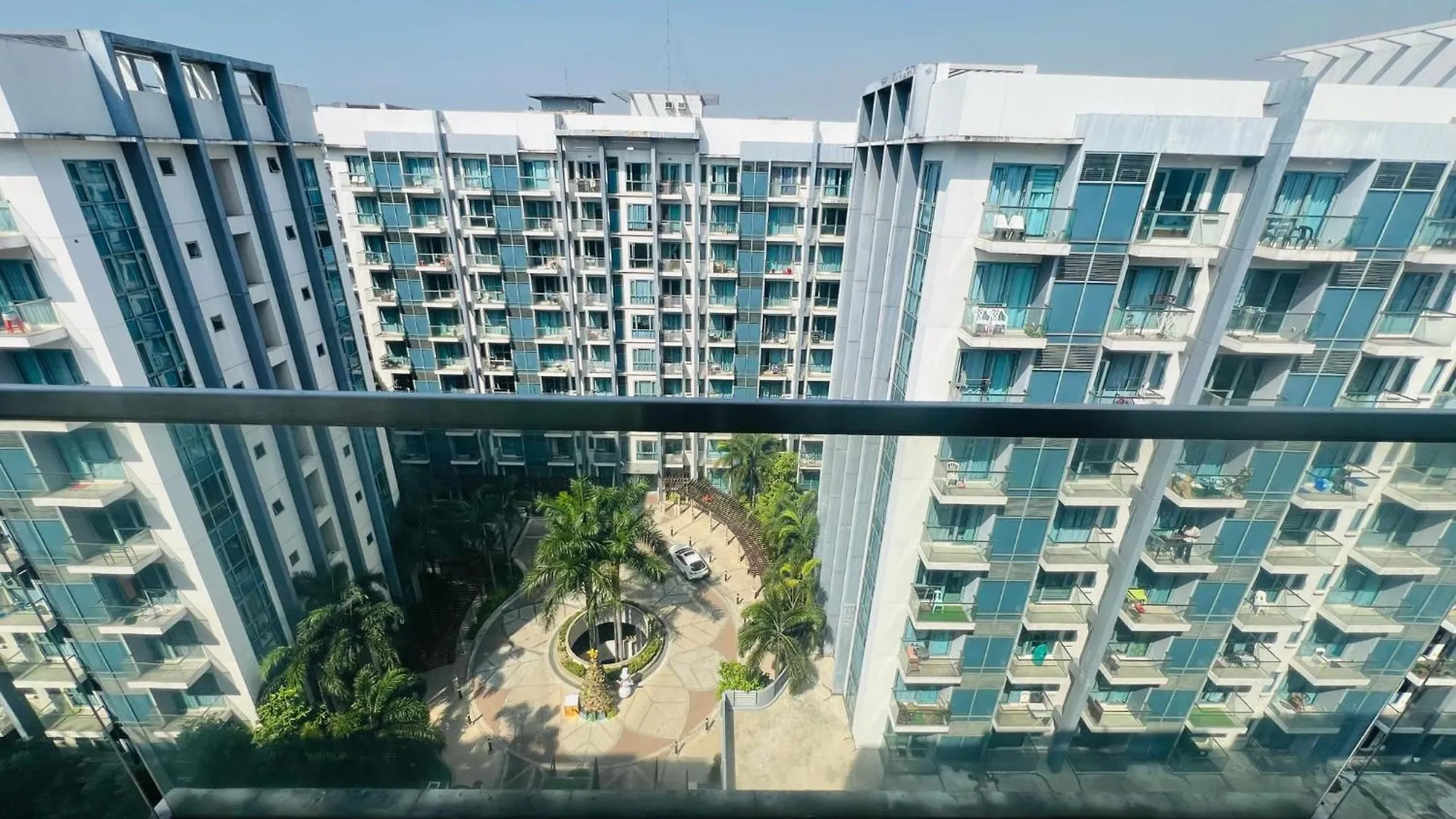 One Palm Tree Villas Condominium - Studio 10Th-A Fl With Balcony - Across Terminal 3 Airport Manila Apartment