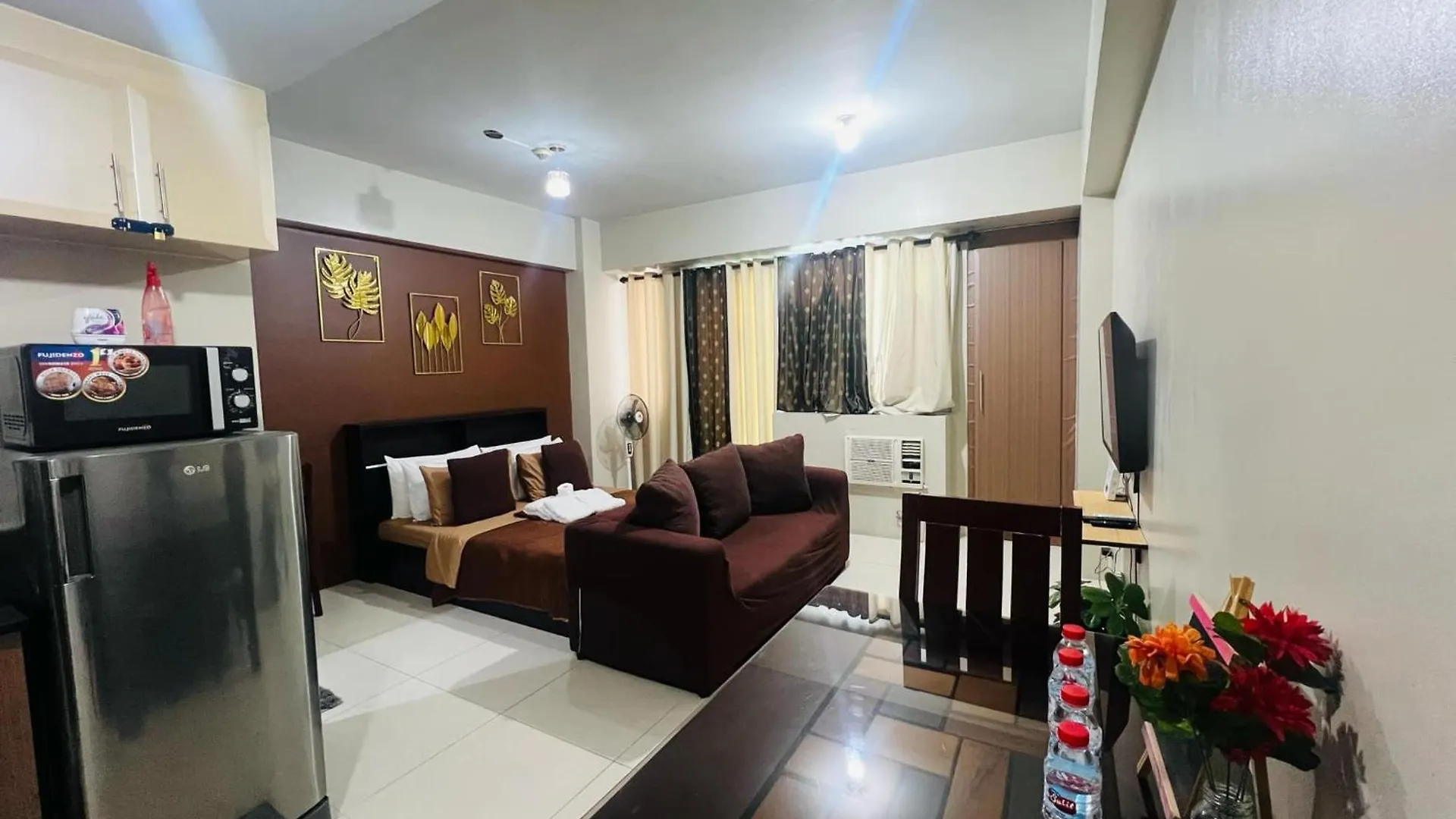 Apartment One Palm Tree Villas Condominium - Studio 10Th-A Fl With Balcony - Across Terminal 3 Airport Manila Philippines