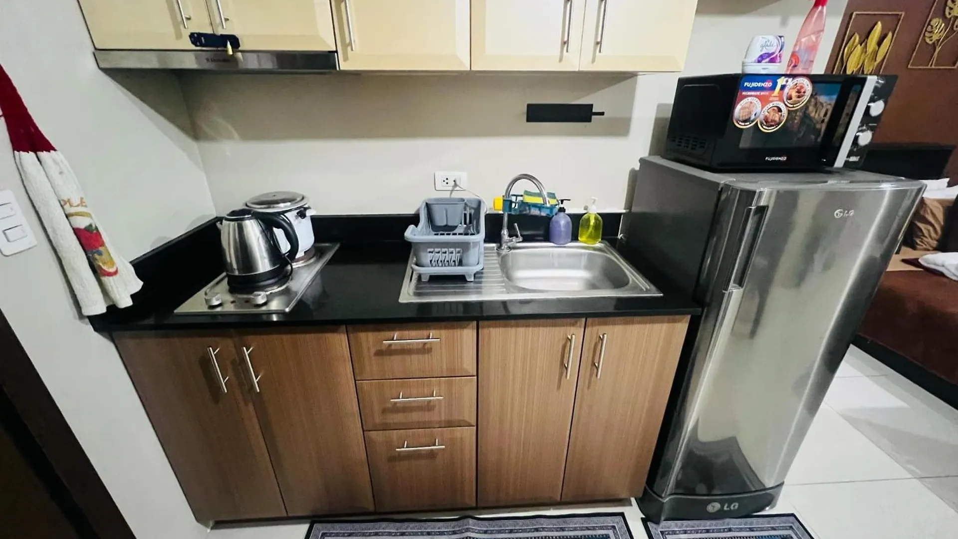 Apartment One Palm Tree Villas Condominium - Studio 10Th-A Fl With Balcony - Across Terminal 3 Airport Manila Philippines