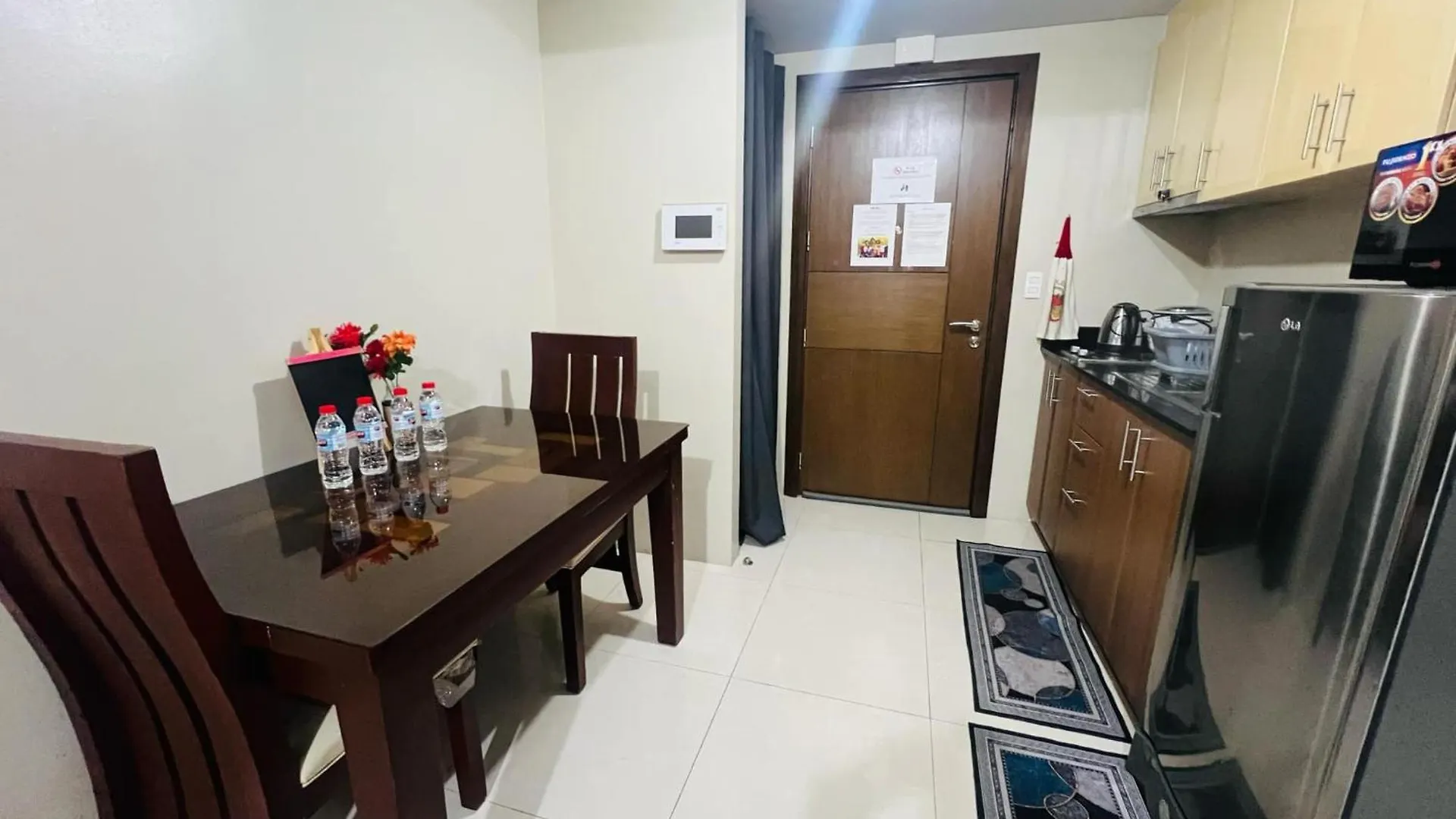 One Palm Tree Villas Condominium - Studio 10Th-A Fl With Balcony - Across Terminal 3 Airport Manila Apartment