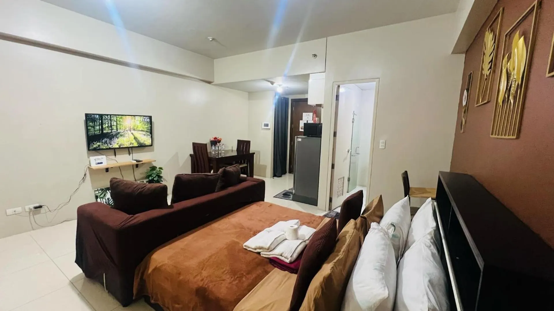 One Palm Tree Villas Condominium - Studio 10Th-A Fl With Balcony - Across Terminal 3 Airport Manila
