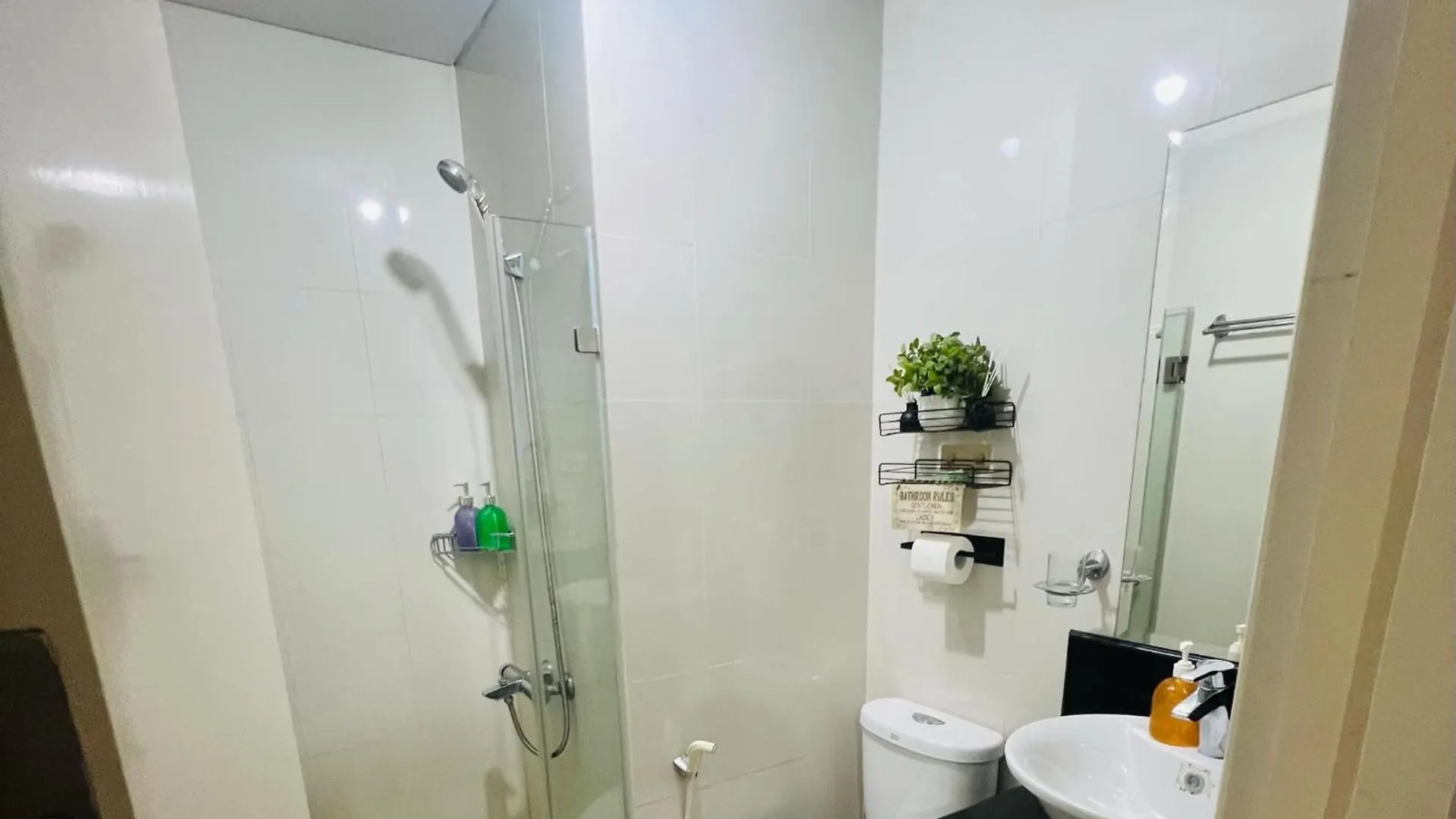 Apartment One Palm Tree Villas Condominium - Studio 10Th-A Fl With Balcony - Across Terminal 3 Airport Manila Philippines